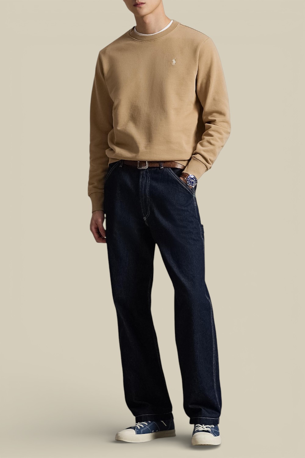 תמונת כל הלוק של סווטשירט